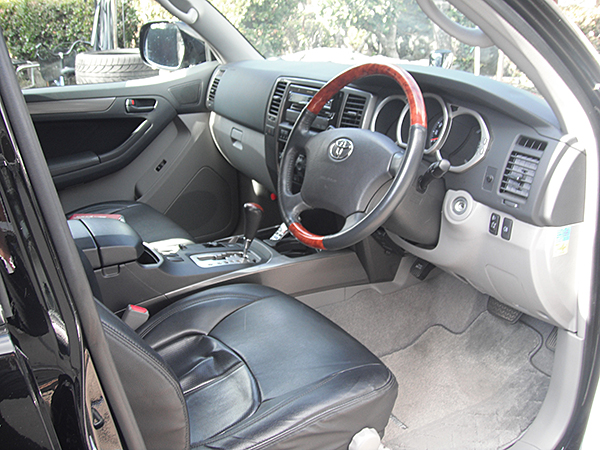 メーカー：トヨタ　車両名：ハイラックスサーフ　納車地域：吹田市　男性