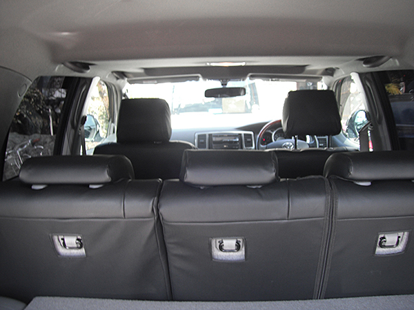 メーカー：トヨタ　車両名：ハイラックスサーフ　納車地域：吹田市　男性