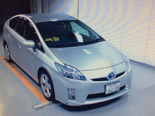 メーカー：トヨタ　車両名：プリウス　Sツーリングセレクション　納車地域：吹田市　男性