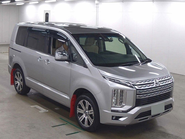 三菱 デリカ D5 納車地域:大阪府吹田市 男性 三菱 デリカ D5 納車地域:大阪府吹田市 男性