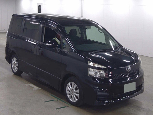 トヨタ　ヴォクシー　Z　納車地域：大阪府吹田市　男性