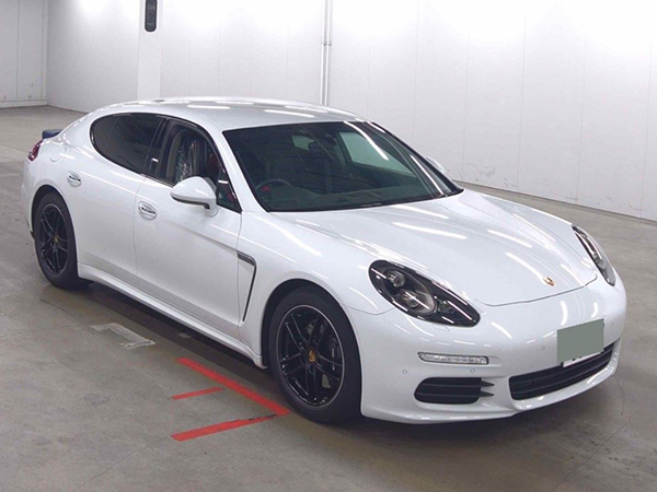 ポルシェ　パナメーラ　エディション　納車地域：大阪府豊中市　男性