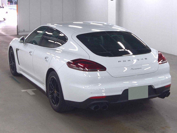 ポルシェ　パナメーラ　エディション　納車地域：大阪府豊中市　男性