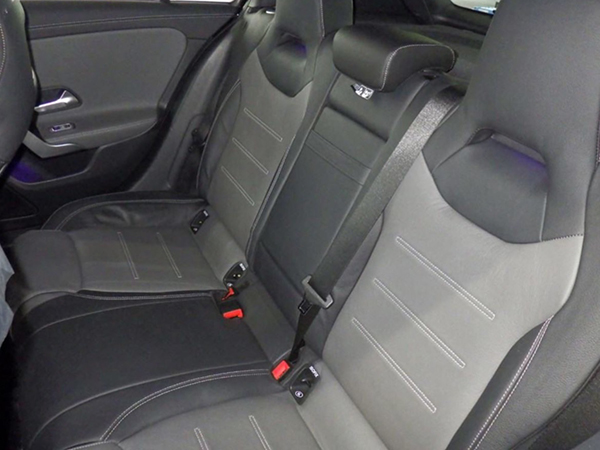 ベンツ Aクラス グレード:A200D AMGライン 納車地域:大阪府豊中市 個人 ベンツ Aクラス グレード:A200D AMGライン 納車地域:大阪府豊中市 個人