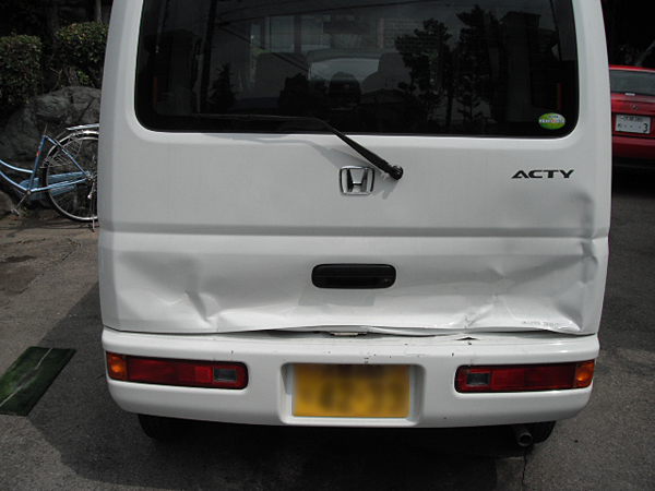 バックドア、バンパー、右テールランプ