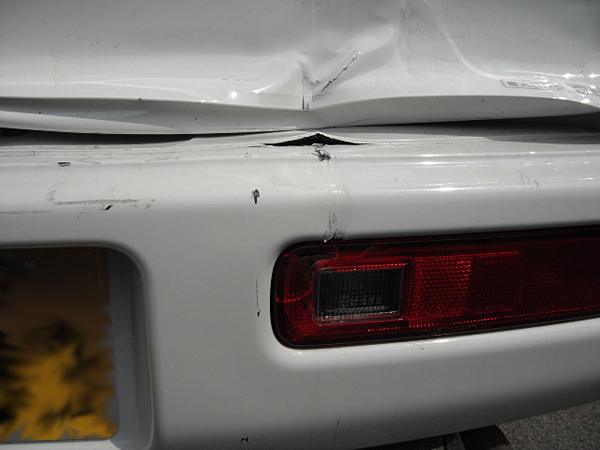 バックドア、バンパー、右テールランプ