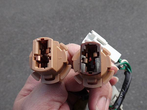 部品が焼けている