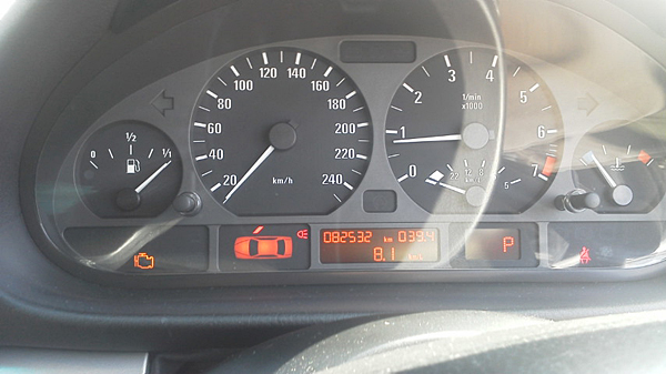 写真左下にエンジンチェックランプが点灯