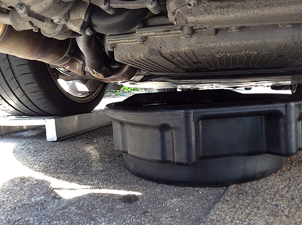 エンジンオイルとオイルエレメントの交換