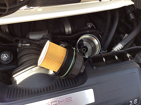 エンジンオイルとオイルエレメントの交換