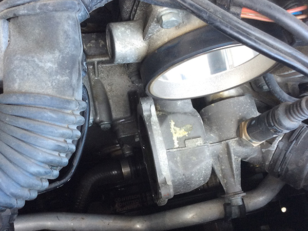 メーカー：ランドローバー　車両名：レンジローバー　ヴォーグ　電動サーモスタッド交換　地域：豊中市　男性