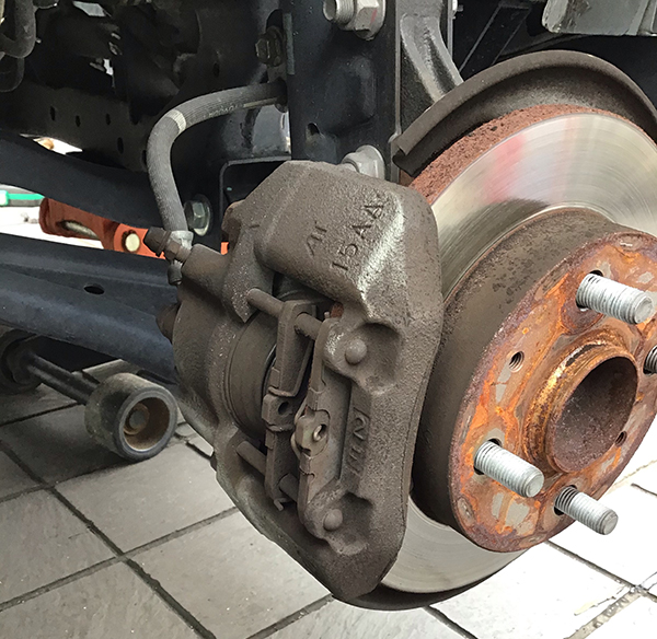 メーカー：ダイハツ　車両名：ハイゼット　ブレーキパッドの交換　地域：吹田市　法人