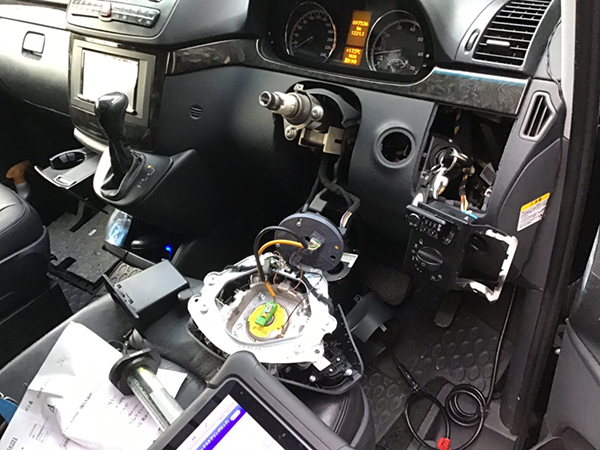 メーカー：ベンツ　車両名：V350　スイッチやホーン、ウインカーが出せない状態の修理　地域：吹田市　個人