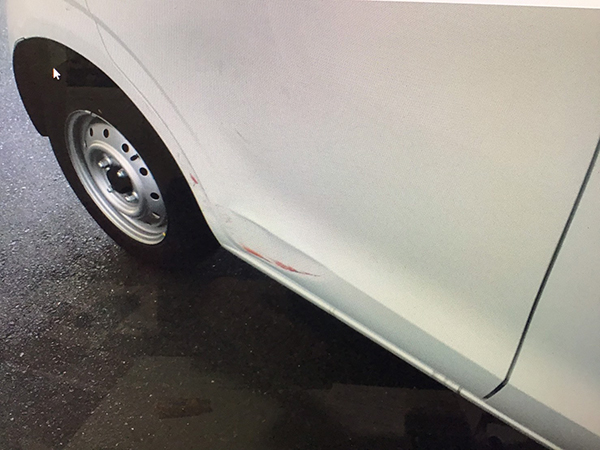 メーカー：スズキ　車両名：アルト　HA36V　巻き込み事故で破損したドア交換　地域：吹田市　個人