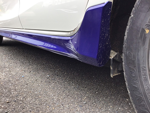 メーカー：トヨタ　車両名：アクア　NHP10　ドア、車体、サイドステップカバーを修理　地域：豊中市　個人