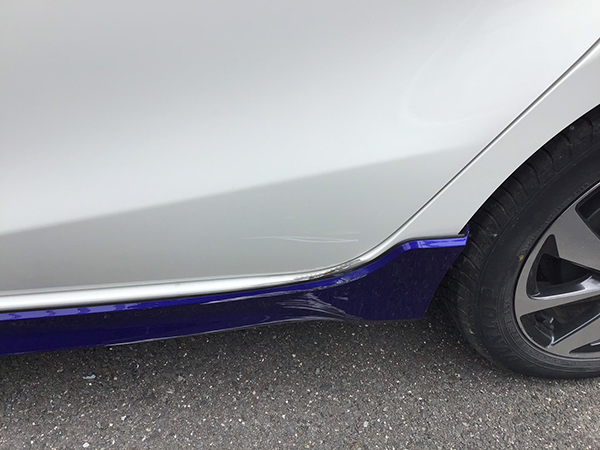 メーカー：トヨタ　車両名：アクア　NHP10　ドア、車体、サイドステップカバーを修理　地域：豊中市　個人