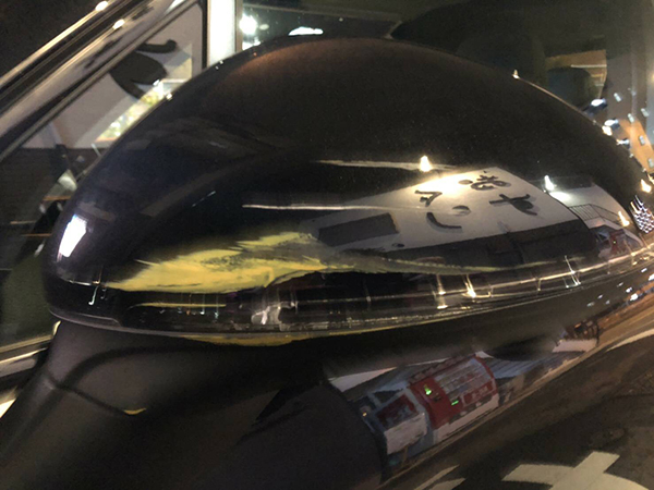 メーカー：ポルシェ　車両名：カイエン　ドアミラーのカバーと、ウインカーレンズを交換　地域：箕面市　個人