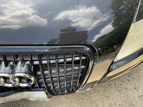 メーカー：アウディ　車両名：A6　オールロードクアトロ　地域：豊中市　個人　男性　フロントバンパー等の板金修理