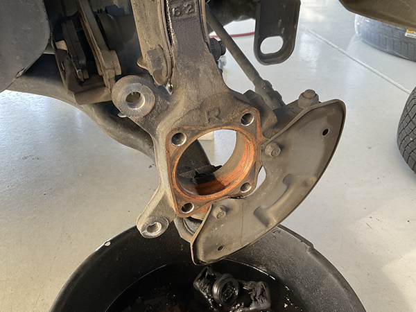 三菱 ミニキャブ 平成15年式 低速で走っているとゴロゴロという音がする 地域:箕面市 法人