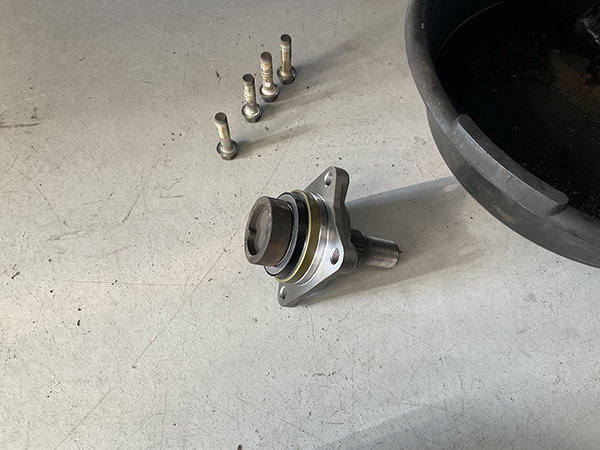 三菱 ミニキャブ 平成15年式 低速で走っているとゴロゴロという音がする 地域:箕面市 法人