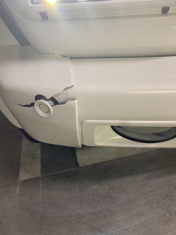 メルセデスベンツ　G350D　停車中にぶつけられてフロント部分の損傷、修理　地域：豊中市　男性