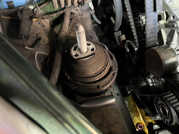 MG　ZT-T　エンジンをかけるとガラガラと異音がなる　地域：豊中市　男性