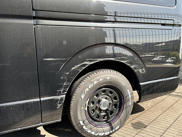 トヨタ　ハイエース　車両・左側をこすってしまったものを板金修理　地域：吹田市　男性