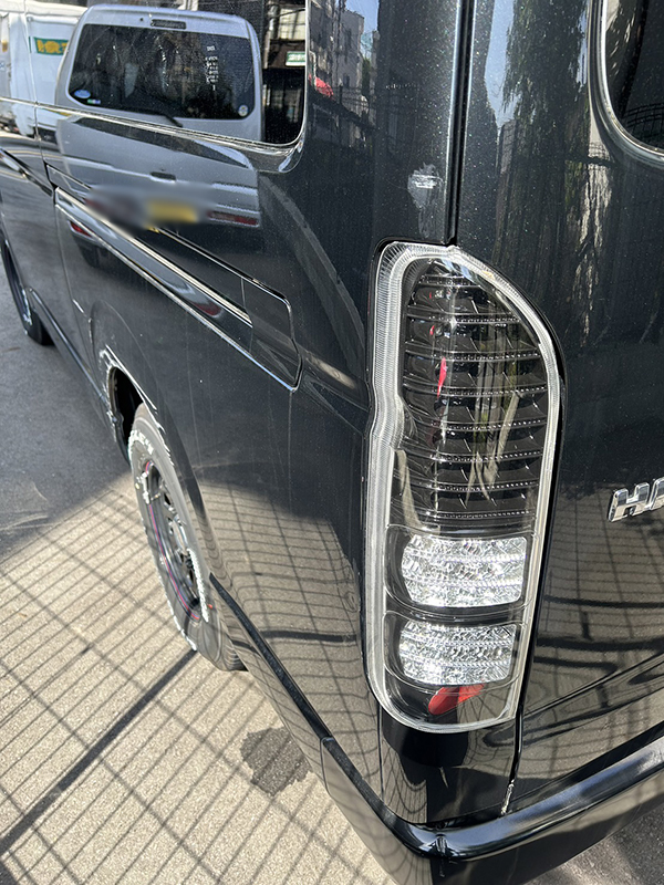 トヨタ　ハイエース　車両・左側をこすってしまったものを板金修理　地域：吹田市　男性