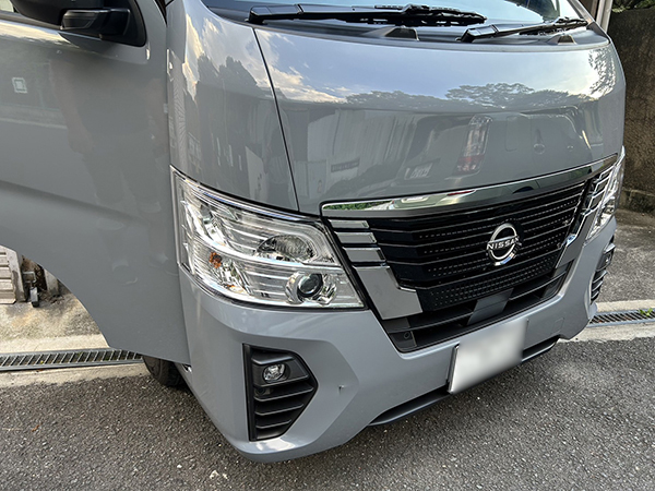 日産 キャラバン NV350 走行中に鹿にぶつかってしまい、車両前方を損傷 地域:摂津市 法人