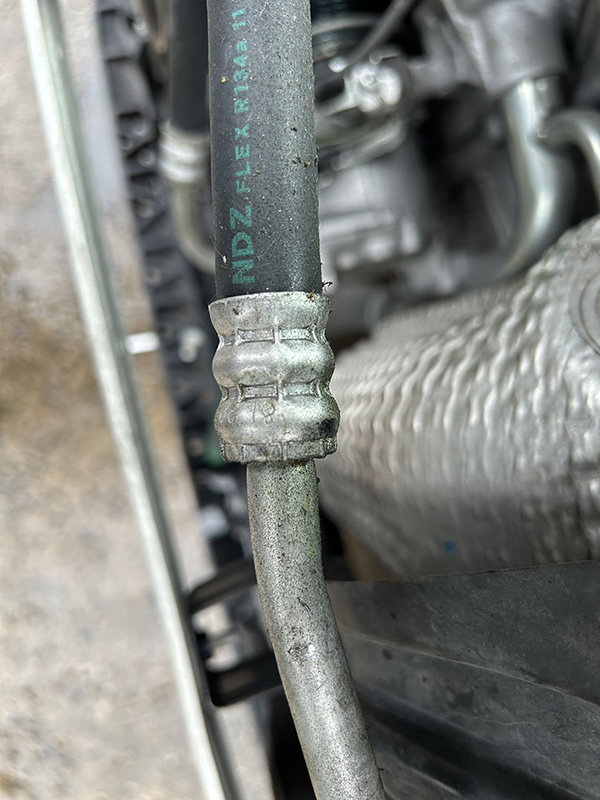 スズキ　アルト　HA36v　エアコンが利かなくなったクルマの修理　地域：箕面市　男性