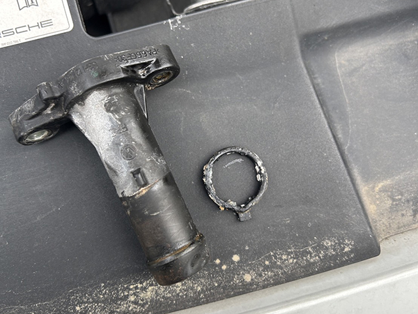 ポルシェ　カイエン　クーラント冷却水漏れによるオーバーヒートの修理　地域：吹田市　男性