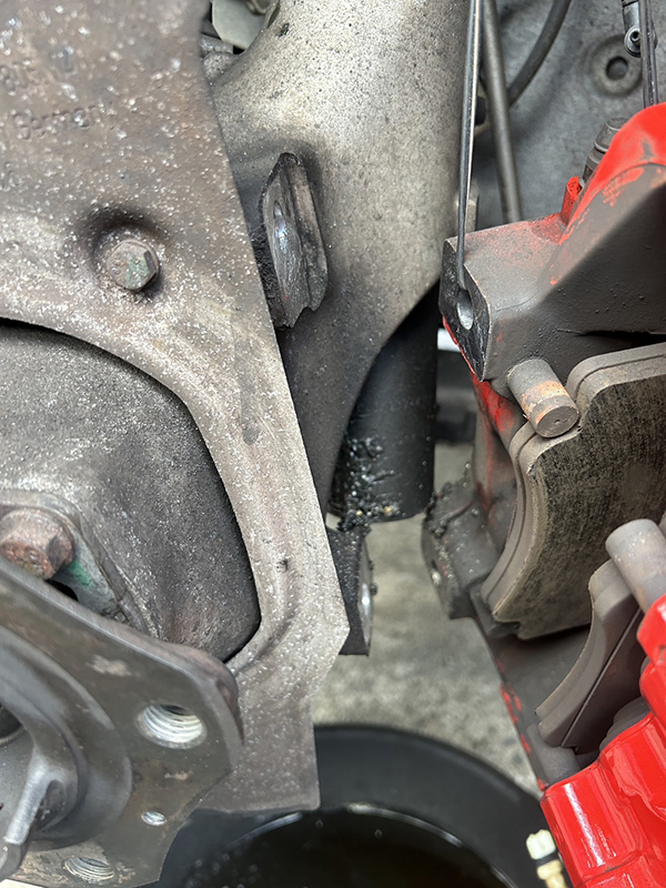 ポルシェ　911　997タルガフォーエス　ドライブシャフトが破けているものを修理　地域：吹田市　男性