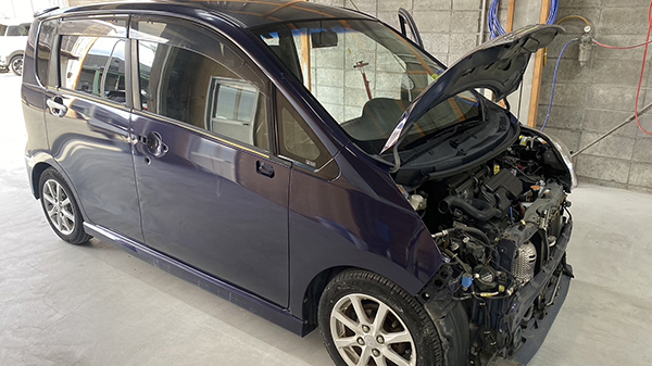 ダイハツ　ムーブ　カスタム　自転車とぶつかって車体右側を修理　地域：吹田市　個人