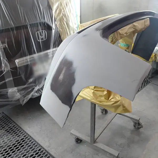 ホンダ ステップワゴン バック駐車中に停車していた車にぶつけてバンパー損傷 吹田市 男性