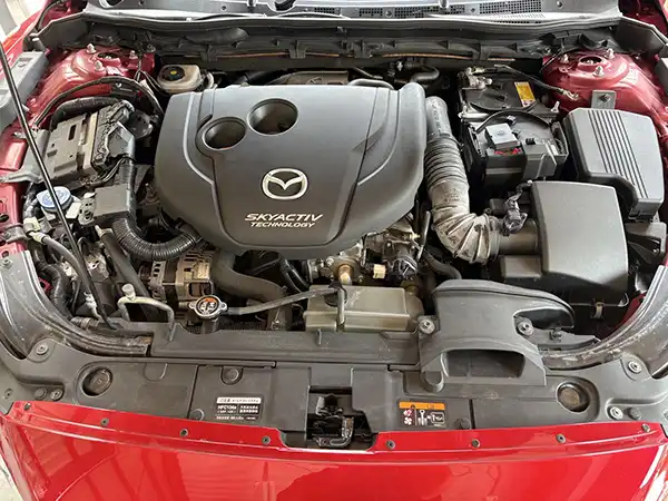 マツダ　アテンザ　クーラント漏れ、鉄製の亀裂対策品に交換　吹田市　男性