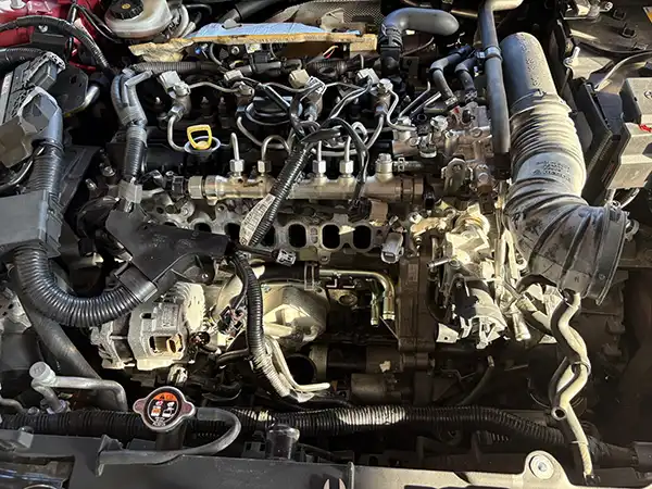 マツダ　アテンザ　クーラント漏れ、鉄製の亀裂対策品に交換　吹田市　男性