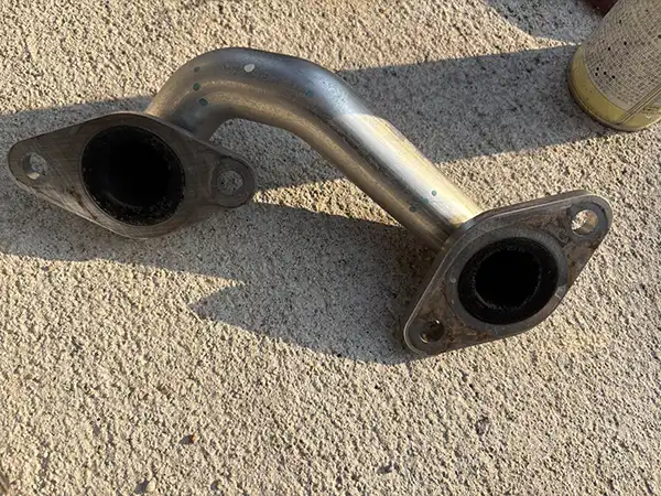 マツダ　アテンザ　クーラント漏れ、鉄製の亀裂対策品に交換　吹田市　男性