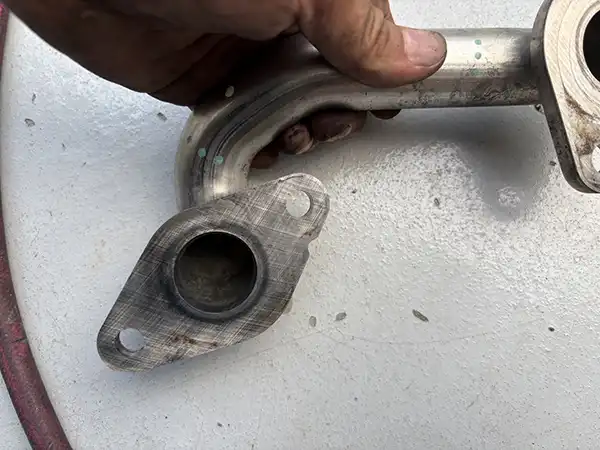 マツダ　アテンザ　クーラント漏れ、鉄製の亀裂対策品に交換　吹田市　男性