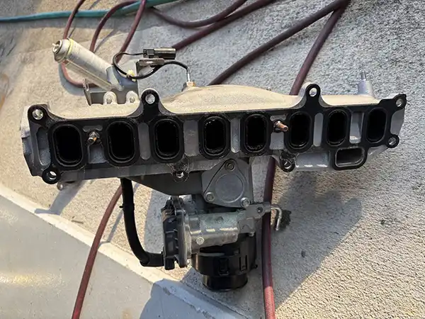 マツダ　アテンザ　クーラント漏れ、鉄製の亀裂対策品に交換　吹田市　男性