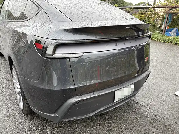 テスタ　モデルY（Tesla Model Y）　リア周り事故修理（バンパー・バックドア交換）　吹田市　男性