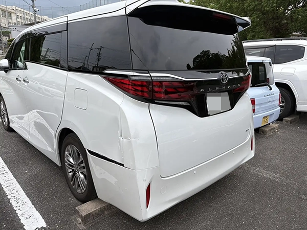 トヨタ アルファード 左リア周り事故修理(クオーター・バンパー・電装品交換) 吹田市 男性