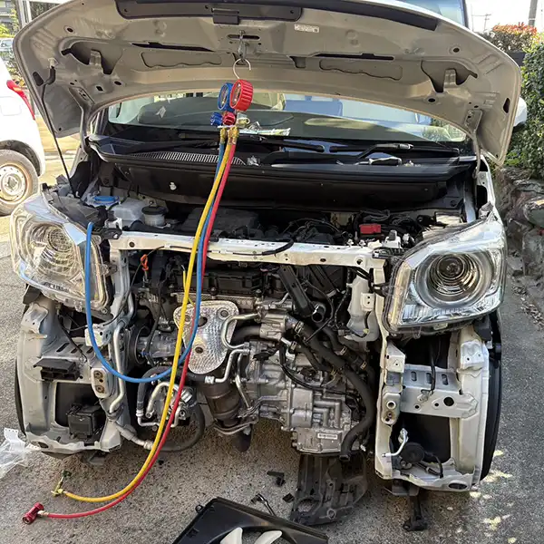 ホンダ　Nボックス　正面衝突による車両前部の損傷の修理　箕面市　男性