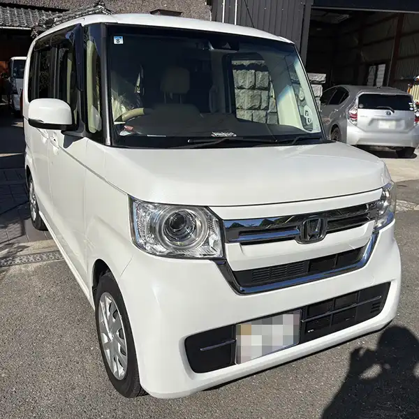 ホンダ　Nボックス　正面衝突による車両前部の損傷の修理　箕面市　男性