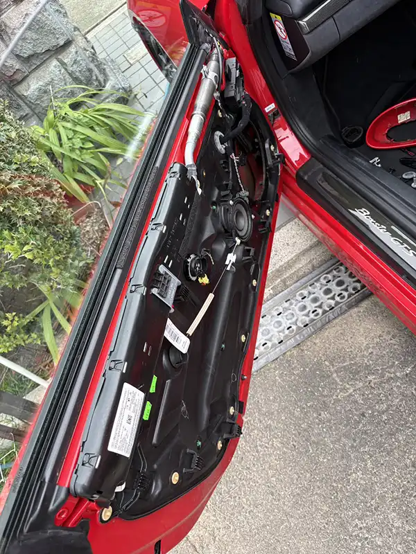 ポルシェ　ボクスター　GTS　ドアミラーの交換　豊中市　男性